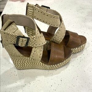 FREEBIRD Terra Wedge Heel Sz 9 Cream Snake